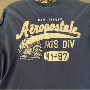 Men’s short sleeve T-shirt.